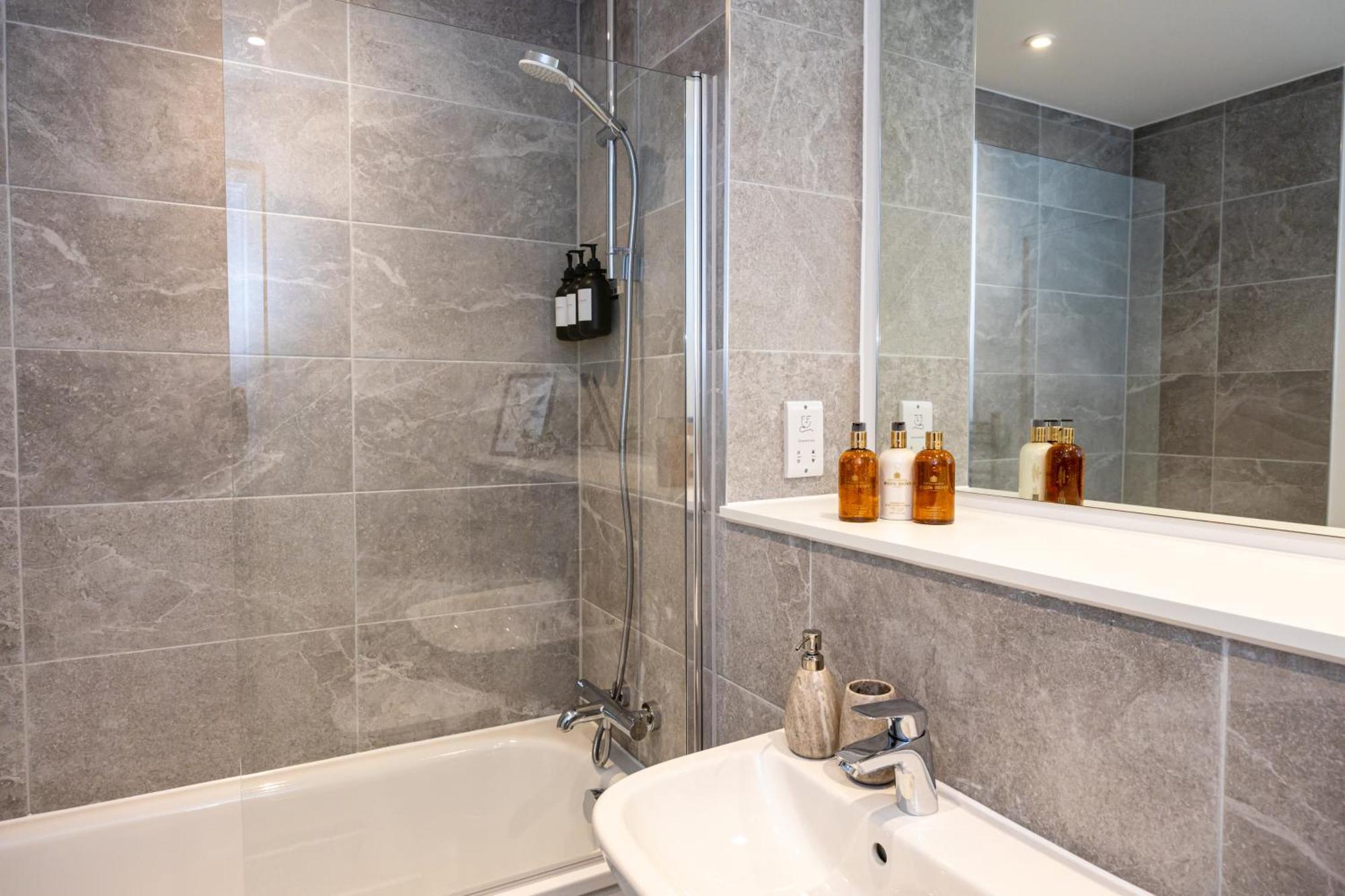 Apartament Pet Friendly 2Br Near Station By Asquare Letting Manchester Zewnętrze zdjęcie